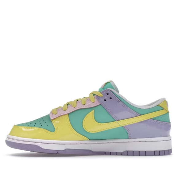 Nike dunk Easter 
Brand new - Picture 7 of 10